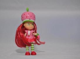 strawberry shortcake liten rosa docka foto