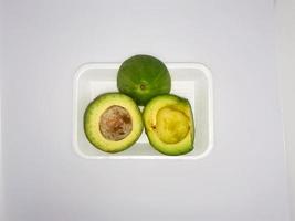mogen avokado frukt eller buah alpukat i indonesien foto