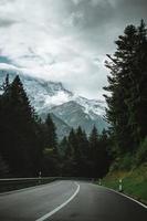 majestätisk berg landskap i de franska alps bakgrund panorama foto