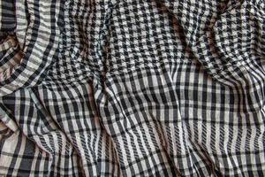 bakgrund textur, mönster. scarf ull tycka om yasser arafat. de palestinsk keffiyeh är en könsneutral rutig svart och vit scarf den där är vanligtvis bärs runt om de nacke eller huvud. foto