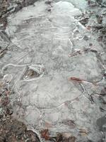 knäckt is textur på de jord i grå tona foto