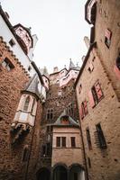 historisk småstad eltz i Tyskland foto