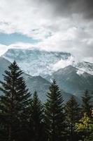 majestätisk berg landskap i de franska alps bakgrund panorama foto