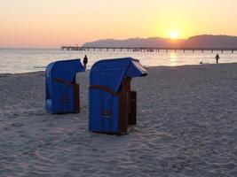 binz strand på rugen ö i Tyskland foto