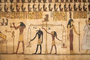 turin, Italien - egyptisk museum. detalj av de bok av de död- med begravning formler och trollformler, papyrus, 330 före Kristus foto