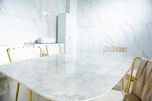 marmor tabell i de kök foto