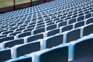 närbild detalj av de blå stadion platser foto