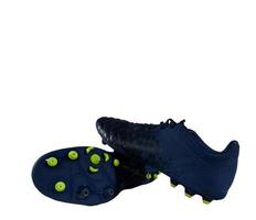 närbild av fotboll skor med klotsar redo för en fotboll match foto