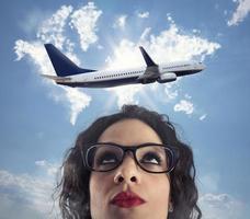 kvinna vill ha till ta en ha sönder från henne arbete för en flygplan resa foto