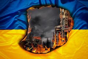 ukraina Land flagga med brand och förstörd stad foto