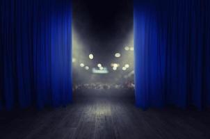 de blå gardiner är öppning för de teater visa foto
