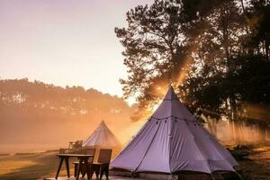 tält camping i de morgon- . på sväng salaeng luang nationell parkera Phetchabun provins, thailand foto