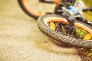 hjul av en barns cykel foto