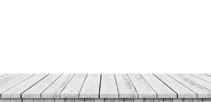 tömma trä tabell panorama på isolera vit bakgrund och visa montage med kopia Plats för produkt. foto