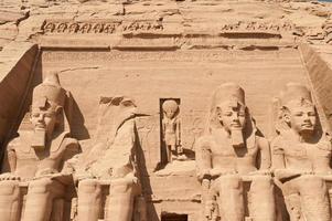 abu simbel tempel i egypten foto