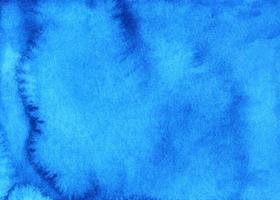 vattenfärg ljus blå flytande bakgrund textur hand målad. akvarell gammal himmel blå abstrakt bakgrund. fläckar på papper. foto