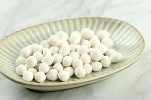 hemlagad organisk tapioka pärlor, stärkelse boll eller sago. foto