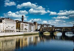 de gammal bro, symbol av de stad av Florens, de vagga av de italiensk renässans och de huvudstad av tuscany i Italien, i augusti 2016 foto