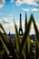 de skönhet av de eiffel torn, järn strukturera symbol av paris, huvudstad av Frankrike. under en 2012 augusti Semester foto