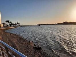 skön kväll och färgrik solnedgång på jeddah, corniche, saudi Arabien, foto