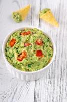 skål med guacamole foto