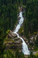 panoramautsikt över det vackra bergslandskapet i de bayerska alperna med byn berchtesgaden och watzmannsmassivet i bakgrunden vid soluppgången, nationalpark berchtesgadener land, bayern, Tyskland foto