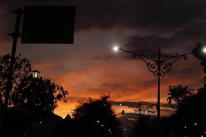 kväll stad scape med solnedgång bakgrund foto