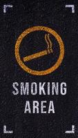 rökning område tecken med mörk årgång stil bakgrund rökning område foto