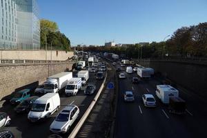 paris, Frankrike - oktober 5 2018 - paris gata belastad trafik foto