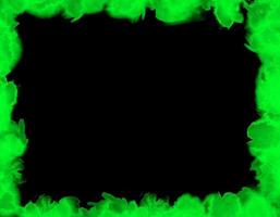 hand målad grön vattenfärg på svart bakgrund foto