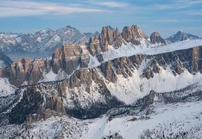 spektakulär visningar av de berg toppar av de dolomiter alps i Italien foto