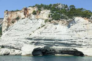 kemer stad stenar med en grotta foto