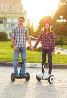 ung par ridning hoverboard foto