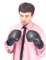 affärsman med boxning handskar. foto
