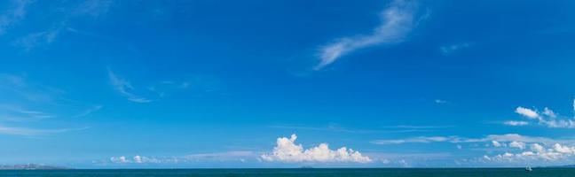panorama av hav och himmel foto