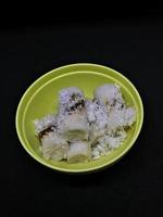 traditionell indonesiska mellanmål fylld med handflatan socker foto