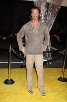 lorenzo lamas anländer på de väktare premiär på manns graumans teater i los angeles ca på marsch 2 20092009 foto