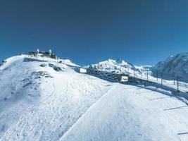 skön zermatt åka skidor tillflykt med se av de matter topp foto