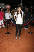 selena gomez anländer på de wolrd premiär av walle på de grekisk teater i los angeles ca i juni 21 20082008 foto