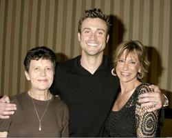 daniels mamma daniel goddard jess waltonthe ung och de rastlös fläkt lunchuniversal sheraton hotellos angeles caaug 26 20072007 foto