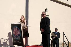 marginal helgenberger william petersen på de hollywood promenad av berömmelse stjärna ceremoni för william petersen i främre av mussos franks resturant i los angeles ca på februari 3 20092008 foto