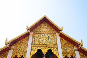 del av de tempel wat phra den där haripunchai i lamphun, de flesta känd tempel tempel i nordlig av thailand, konst thai stil foto