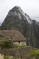 stenigt hus vid machu picchu, peru foto