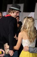 los angeles sep 22 dax shepard kristen klocka ankommer på de du om igen värld premiär på el capitan teater på september 22 2010 i los angeles ca foto