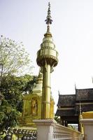 thailändskt buddhistiskt offentligt tempel i Chiang Mai foto