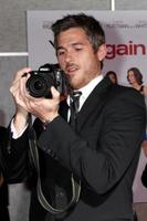 los angeles sep 22 dave annable ankommer på de du om igen värld premiär på el capitan teater på september 22 2010 i los angeles ca foto