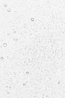 regndroppar på en glasbakgrund foto