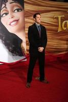 los angeles nov 14 Zachary levi ankommer på de tilltrasslad värld premiär på el capitan teater på november 14 2010 i los angeles ca foto