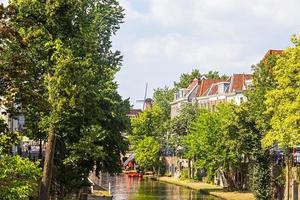 utsikt från en kanal i Utrecht, Nederländerna foto