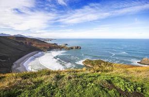 stranden i Torimbia nära Llanes, Asturien, Spanien foto